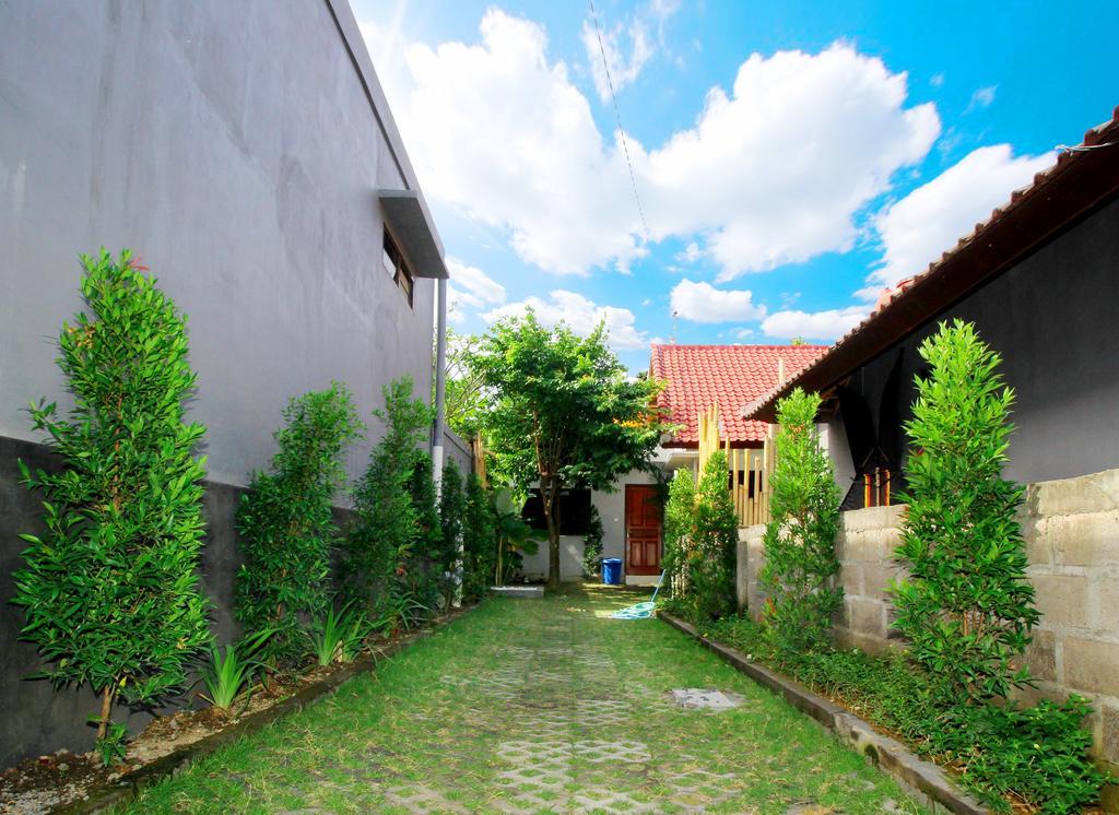 Andy Guesthouse Canggu Esterno foto