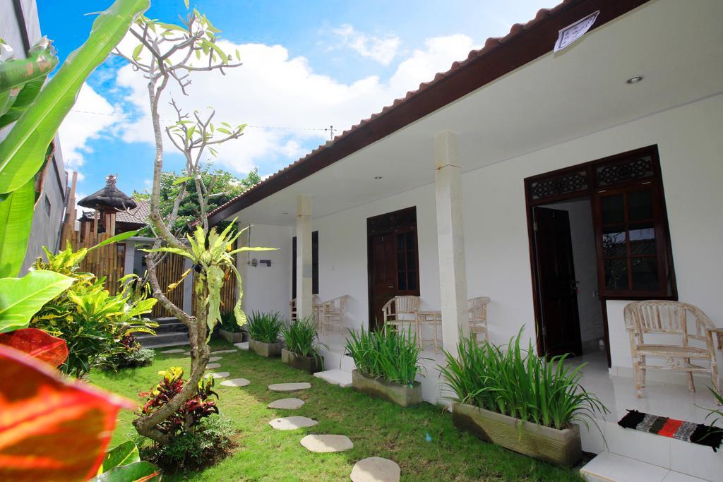 Andy Guesthouse Canggu Esterno foto