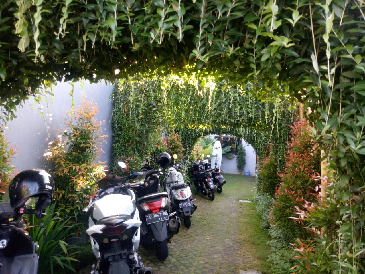 Andy Guesthouse Canggu Esterno foto